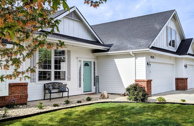 Stellar in Star - Spacious 4BR 2.5BA Near Eagle