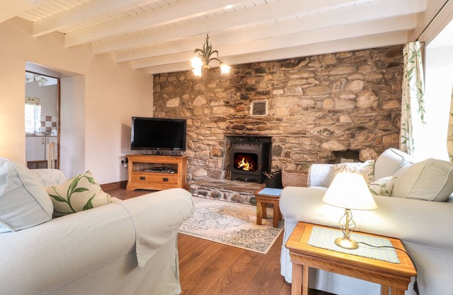 STEP IN, family friendly, character holiday cottage in Fishguard
