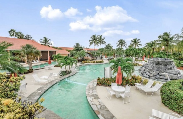 Step into Vacation, instantly!