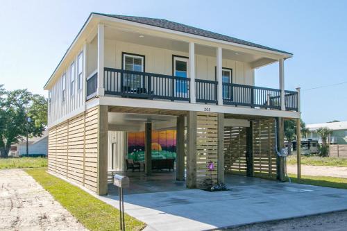 Steps Away from Cruisin' the Coast , Gulfport 2BR, Game Room, and Free Parking