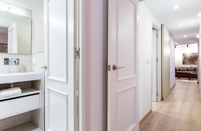 Steps away from the Maestranza bull ring is this 85 m2 two-bedroom apartment