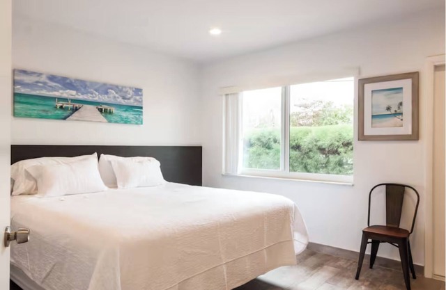 Steps from beach, cozy 1BR condo in wonderful Deerfield Beach.