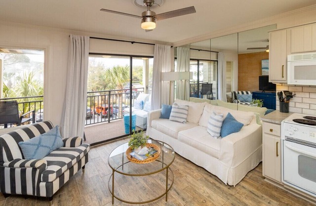 Steps from the Beach! Ocean View, Clean, Beautiful Villa by Coligny