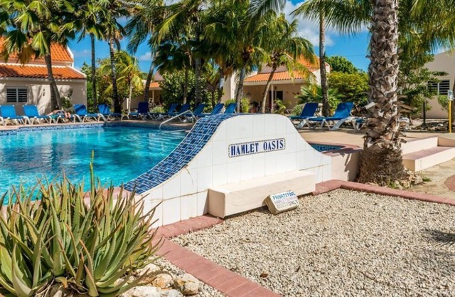 Steps from the Sea Mermaid Oasis @ Hamlet #4 One bedroom & loft; lots of updates