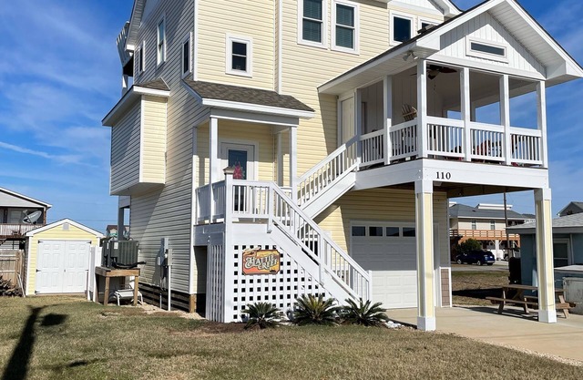 Steps from the Avalon Beach and Pier