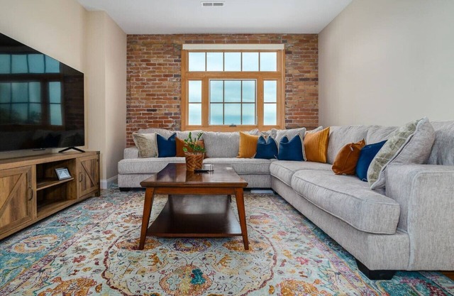 Steps from WLU & VMI Loft with Private Parking