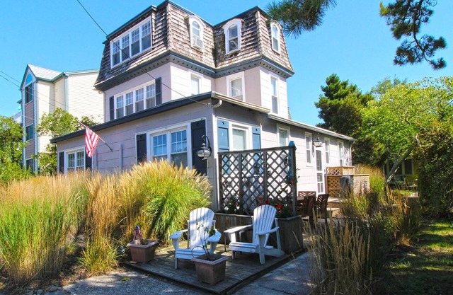 Steps to Beach Access and Spacious Pet Friendly Condo