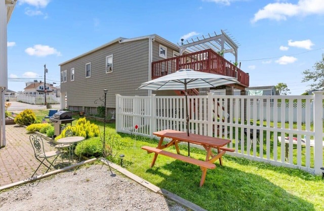 Steps to Beach | Cozy 1BR | A/C + Parking