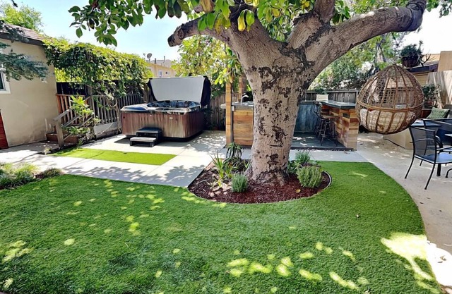 Steps to Broadway! Near Downtown, Zoo, Coronado, The Midway, SD BAY, NEW Jacuzzi, BBQ!