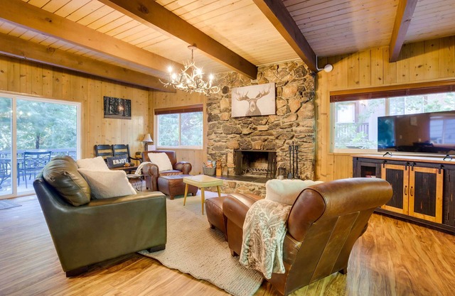 Steps to Lake Arrowhead: Cabin w/BBQ!