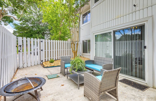 Steps to Park: Dog-Friendly Condo in Conyers!