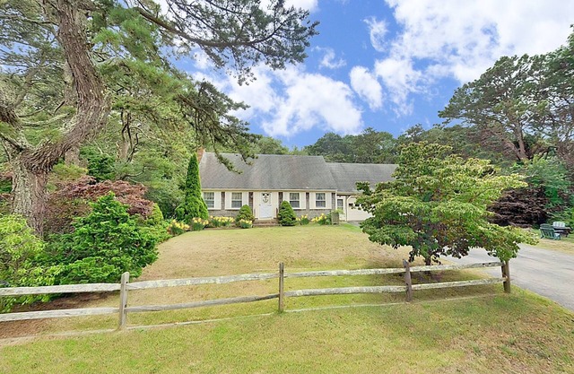 Steps to Shops, Eateries & Bike Trail Updated Wellfleet Retreat near Beach