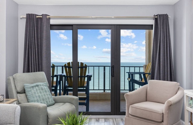 Steps to the Beach - Short Drive to Dining & Shops - AT1103