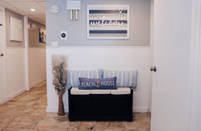 🏖️Steps to the BEACH Cute &Cozy home Oceanside with Marsh Views only w/A/C &1 PRK☀️