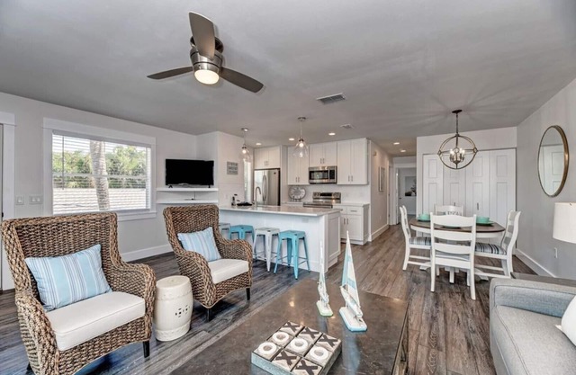 Steps to the beach! PRIVATE HEATED POOL w covered lanai. Central location.