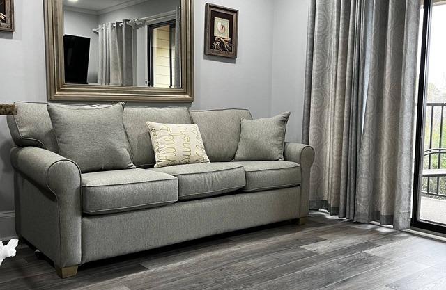 Steps to the beach! Newly Remodeled! New furniture. Avail