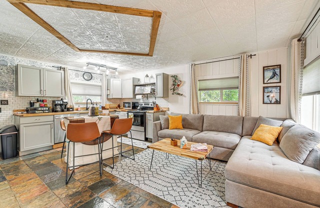 Sterling Home w/Patio, BBQ Grill & Fire Pit!