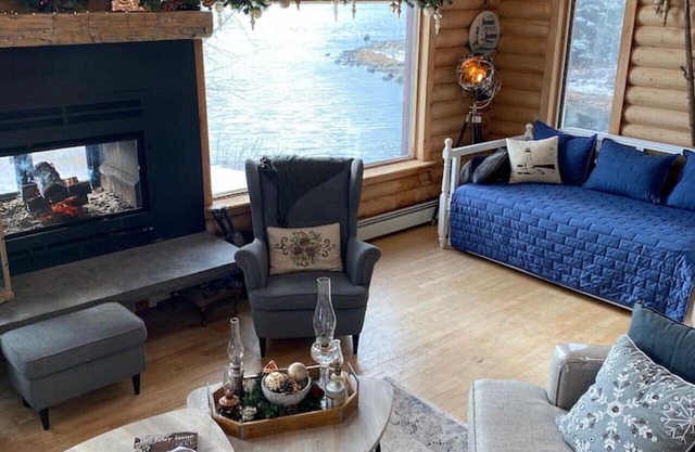 Still Water Shores: Ostrea Oceanside Loghouse