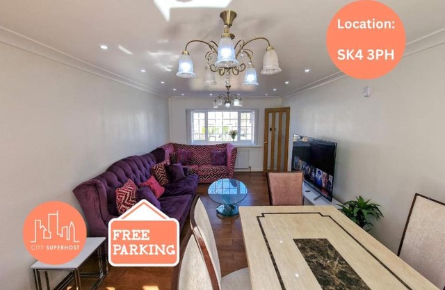 Stockport 6 Bed Home by City SuperHost