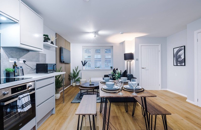 Stockport | Parking | Sleeps 5