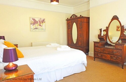 Stoke Villas - a house that sleeps 17 guests in 5 bedrooms