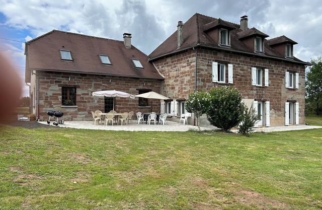 Stone country house overlooking the valley, set in 3000 m2 of land