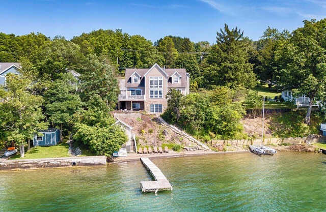 Stone Crest - Magnificent Luxury Lake Home 5 Minutes From Penn Yan