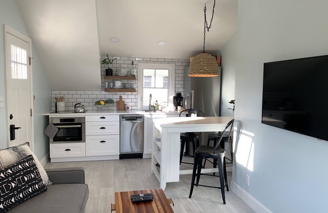 Stone Harbor 1-Bedroom Condo.Steps from 96th St & the Beach! w/L2 EV Charger