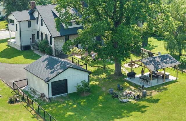 Stone Heritage House - family + pet friendlyn