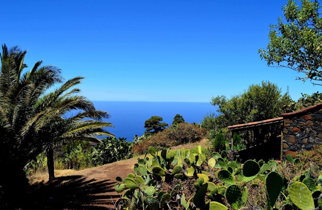 Stone house in Villa de Garafía with panoramic views