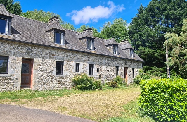 STONE HOUSE IN THE COUNTRYSIDE, SET IN A HUGE GARDEN