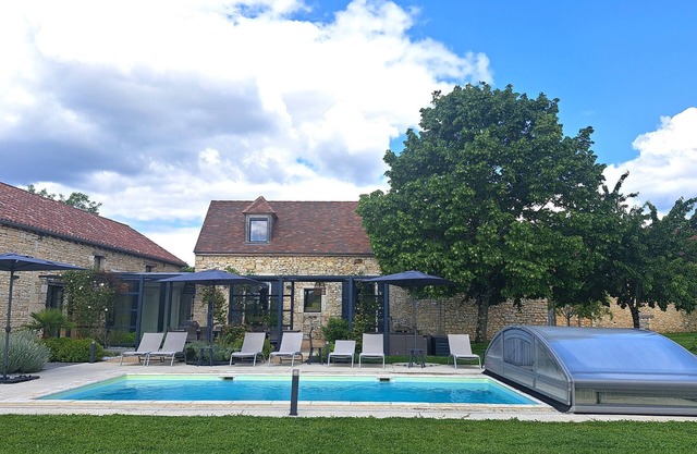 Stone house with character, fully renovated with swimming pool, sleeps 12
