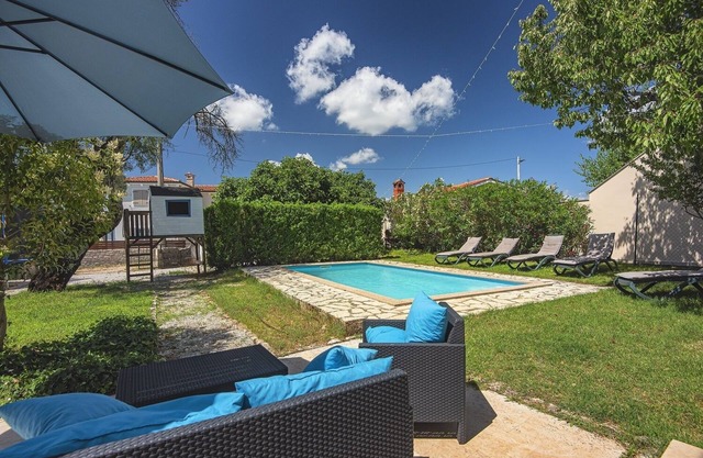 Stone villa where pets are welcome and with private pool
