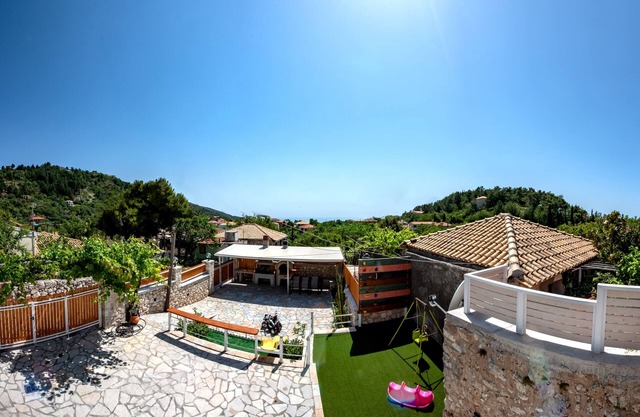 Stoned Traditional House just 3km from amazing beaches