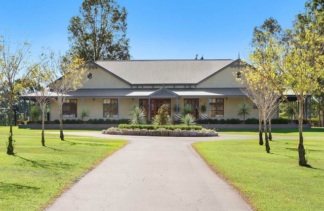 Stonegate Estate - Elegant Homestead