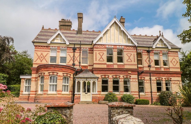 STONELEIGH, pet friendly, with a garden in Bideford