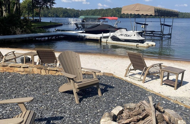 StoneRidge Sanctuary Beautifully located on the Richland Creek side of the lake!