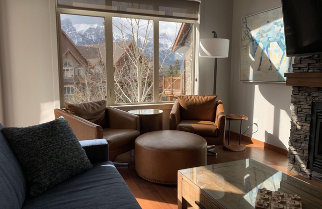Stoneridge Top Floor w/Mountain Views/Pool/Hot Tub