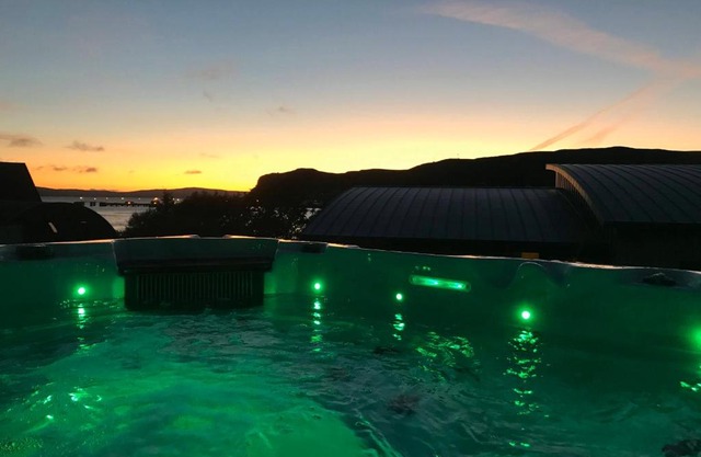 Stones Luxury B&B with hot tub and self-contained rooms