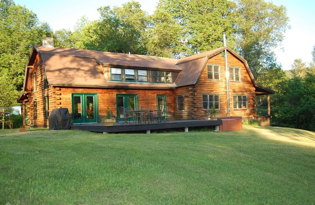 Stonewall Lodge in Barnard, VT. Killington Mt, Saskadena Six, Pico Mt. Ski