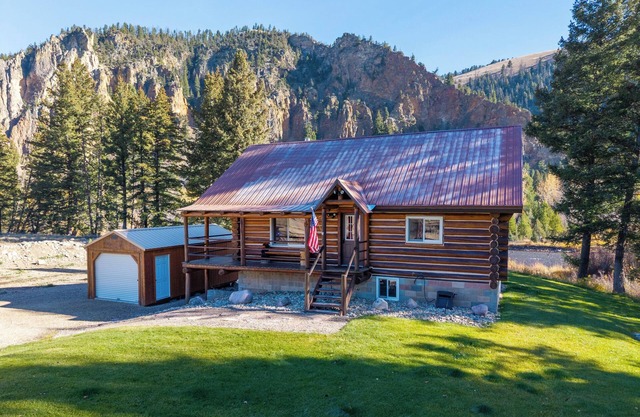 Stony Creek Lodge-Famous Rock Creek MT! 4 seasons!