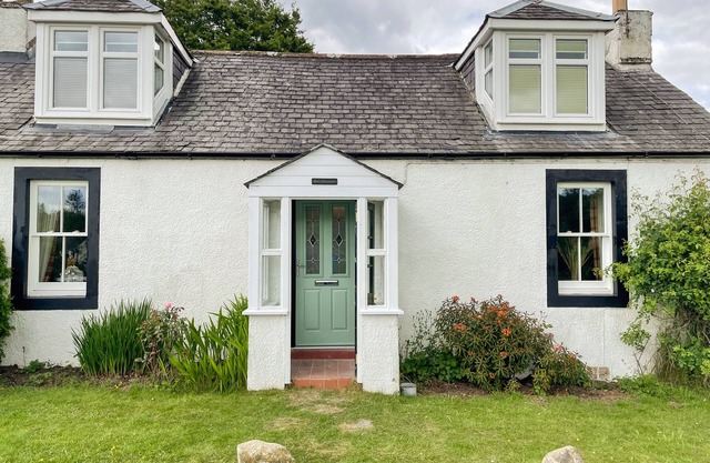 STRATHANNAN, pet friendly, with open fire in Moffat