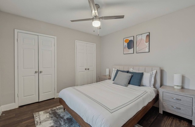 Stratton 409A I Spacious 2 Bed 1.5 Bath