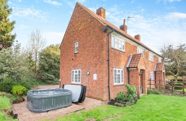 Strawberry Cottage - Southwell