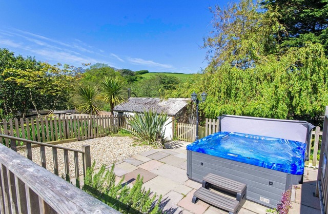 Streamways Slps 12-16 Hot Tub* with Views & Cabin