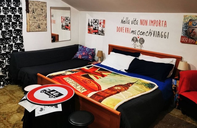street room 3/4 beds with private bathroom