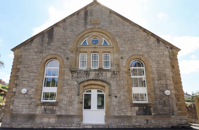 STRENGTH ROOMS, pet friendly, character holiday cottage in Dyserth