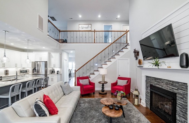 Stress-Free Stay in a Modern Open Home!