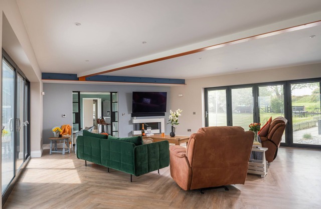 Stretton House ~ Views of Snowdonia ~ Close to Rhosneigr Beach