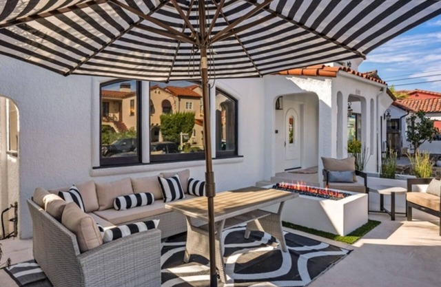 Stroll To The Ocean and 2nd Street in Belmont Shores